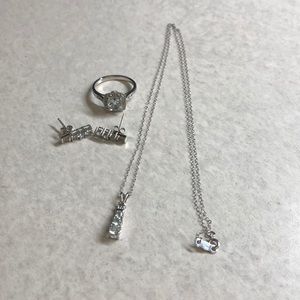 Aquamarine necklace, bracelet and earrings.